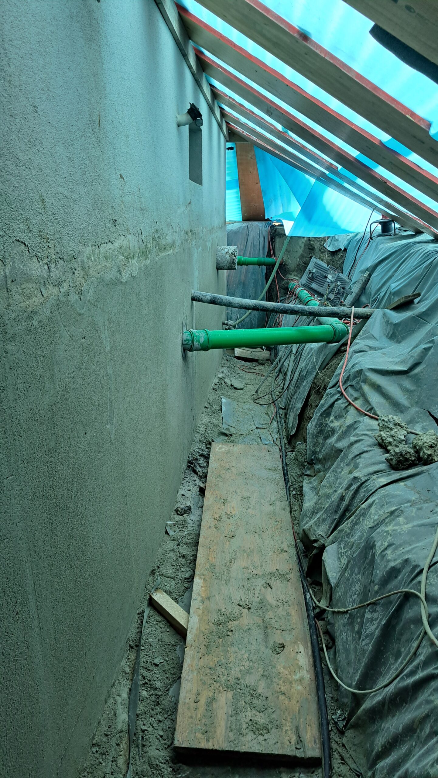 Grundputzarbeiten im Sockelbereich