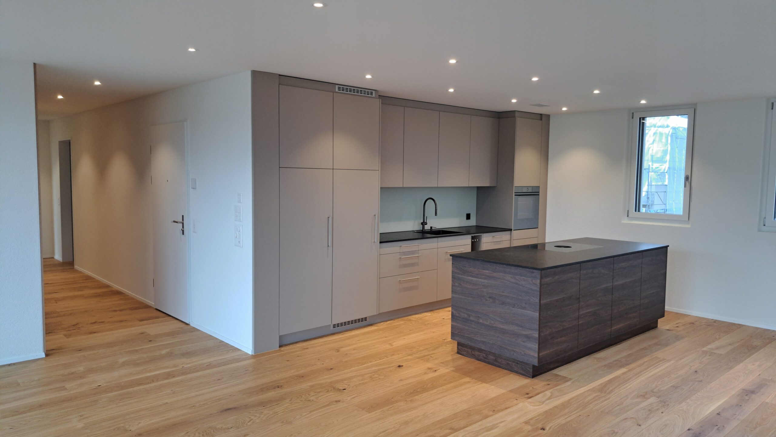 Küche mit Insel Holzoptik