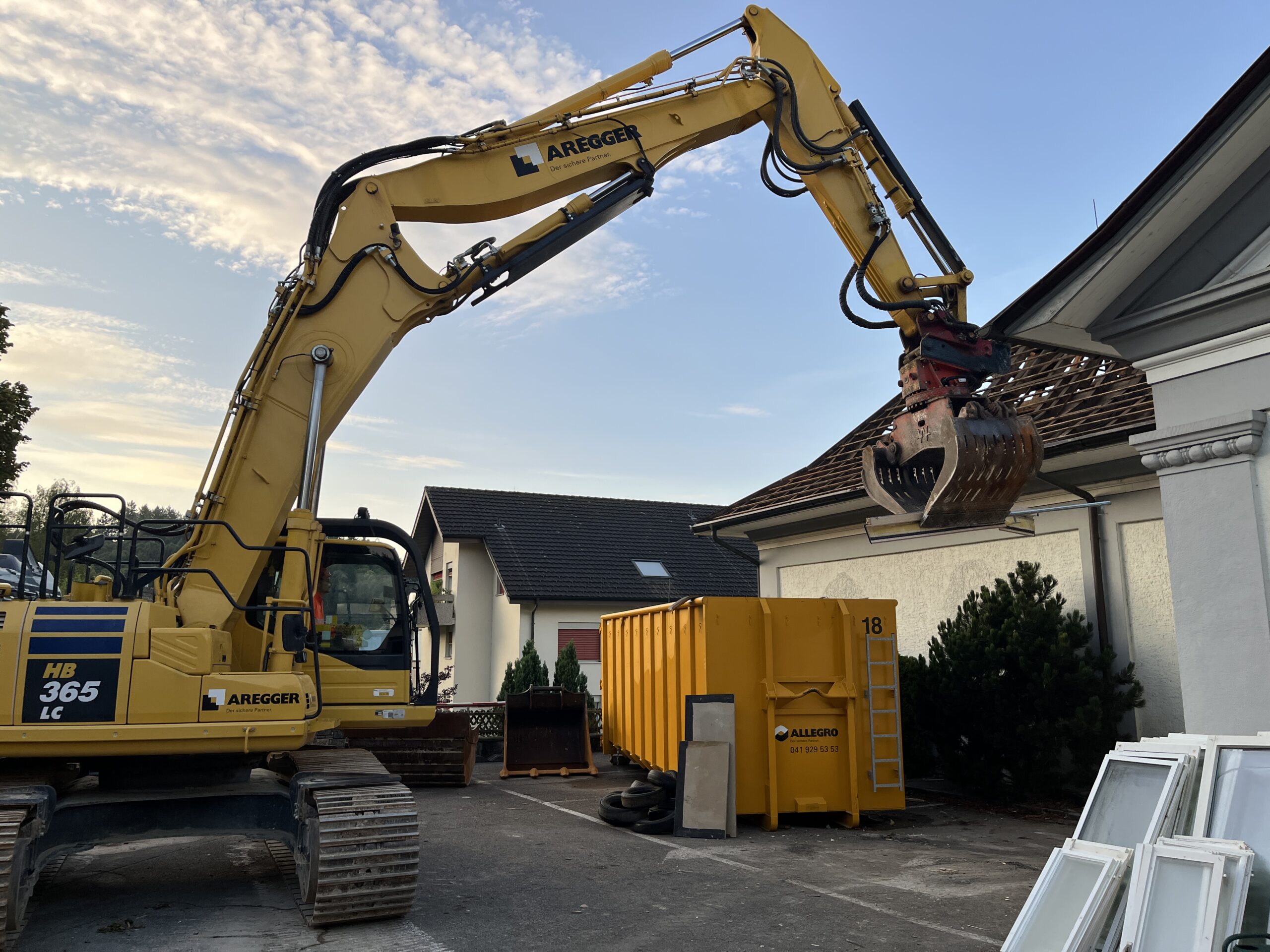 Abbruchmaterial wird sortiert