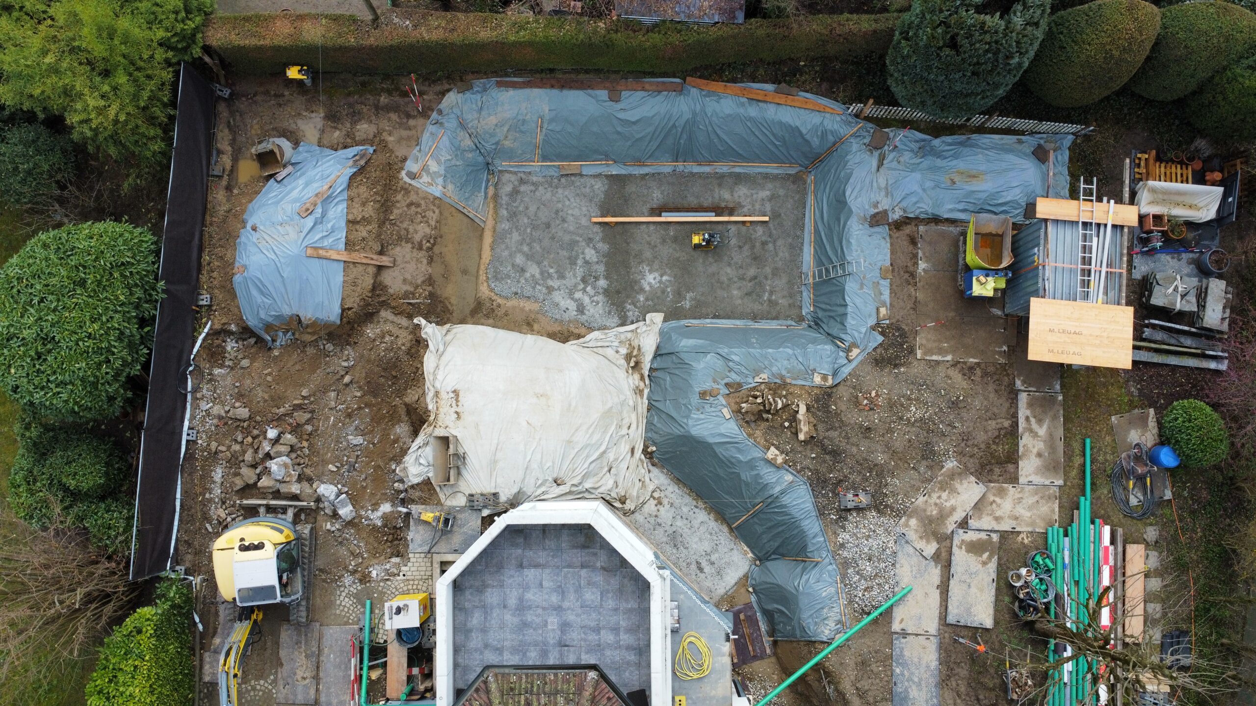 Aushubarbeiten für Nebengebäude